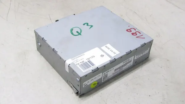 Audi Q3 8U Radio Tuner Controller OEM 018/199 image 2