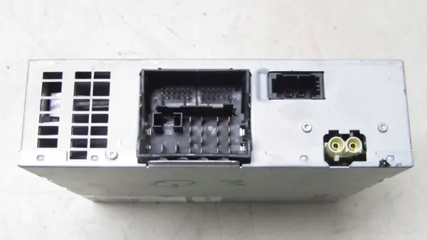 Audi Q3 8U Radio Tuner Controller OEM 018/199 image 3