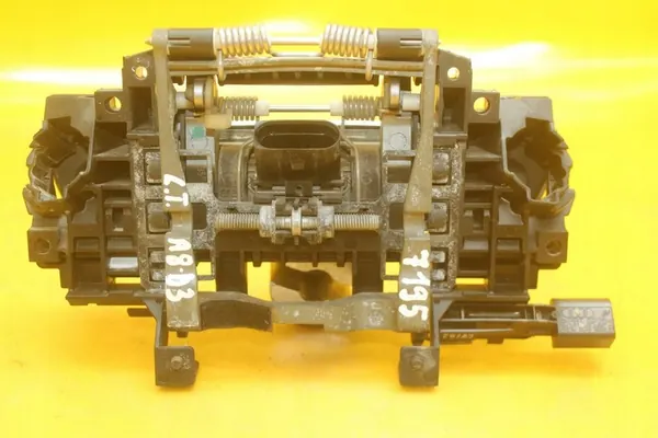 Vasen Takaluukun Kahva Audi A8 D3 8H0959985B image 10