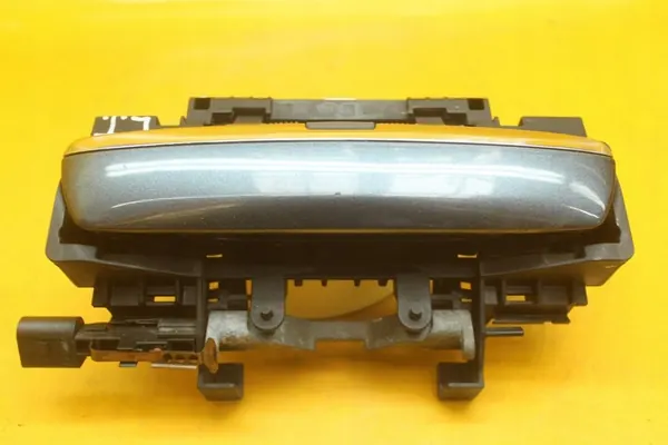 Vasen Takaluukun Kahva Audi A8 D3 8H0959985B image 2