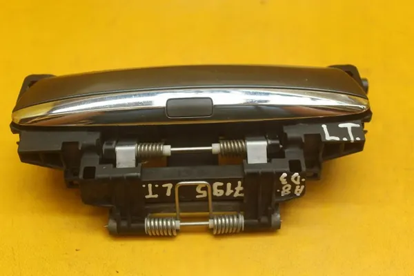 Vasen Takaluukun Kahva Audi A8 D3 8H0959985B image 6