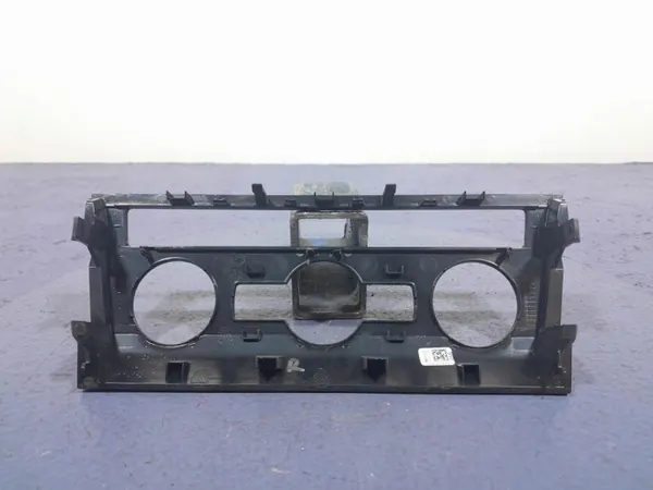 Skoda Superb III Lift Sierstrip OEM 3V0820075B image 4
