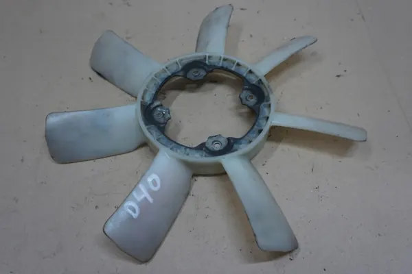 Nissan D40 Kühlerlüfter OEM Teil - Gebraucht image 2
