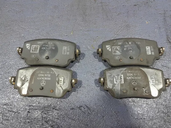 Mercedes A35 AMG Taka jarrupalat OEM A2474230400 image 4