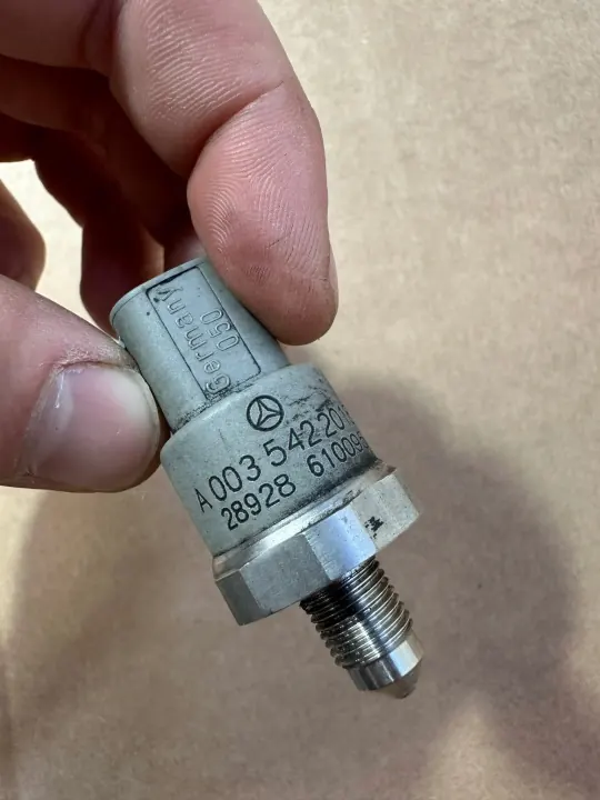 Mercedes SL R230 druksensor OEM A0035422018 image 3