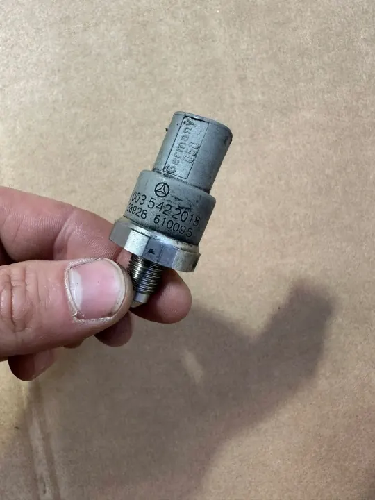 Mercedes SL R230 druksensor OEM A0035422018 image 8
