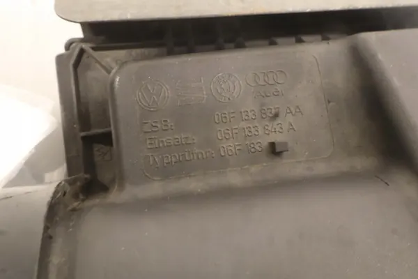 Boîtier Filtre à Air OEM 06F133837AA pour Seat Leon II image 9
