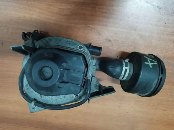 Pompe à air secondaire OEM 90470419 pour Opel Tigra A image 2