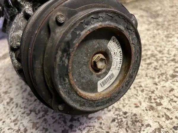 Compressore aria condizionata BMW E70 E71 F01 F02 F07 F10 F11 image 3