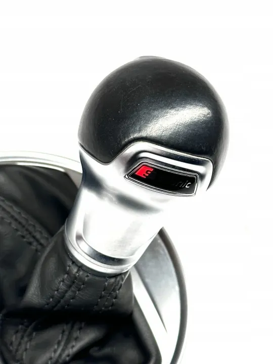 Pomo de mudanças Audi TT 8S OEM 8S1713139 - Usado image 3