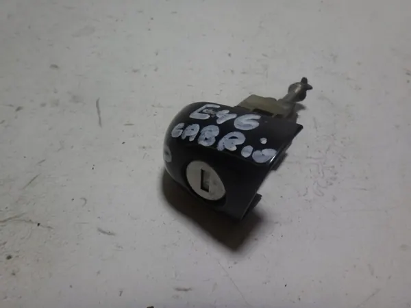 OEM 8253473 Forro Cerradura Puerta Delantera Izq. BMW E46 image 2