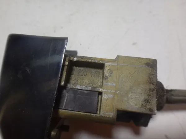 OEM 8253473 Forro Cerradura Puerta Delantera Izq. BMW E46 image 4