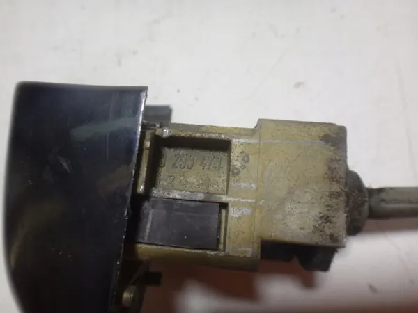 OEM 8253473 Forro Cerradura Puerta Delantera Izq. BMW E46 image 5