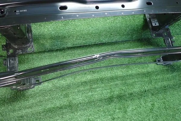 Viga do para-choques dianteiro OEM 10A8071913 VW ID-3 image 3