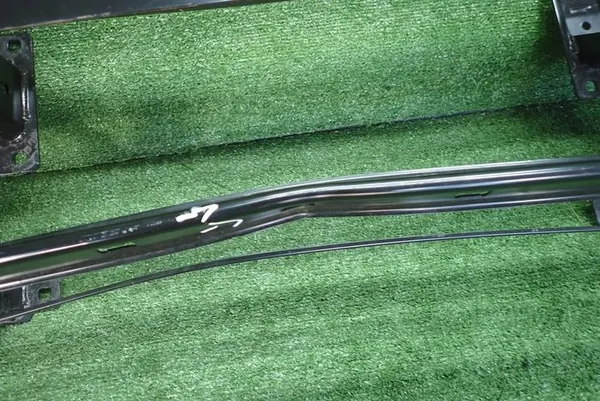 Viga do para-choques dianteiro OEM 10A8071913 VW ID-3 image 4