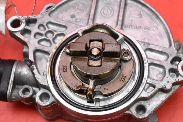 Imupumppu Wakum 7547024 BMW E90 E91 2.0i image 2