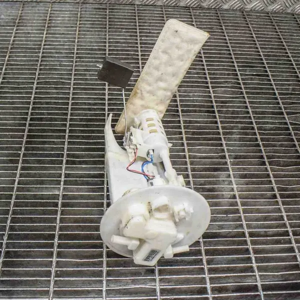 Brandstofpomp TOYOTA YARIS (_P13_) 1.0L 2015 777040D070 image 2