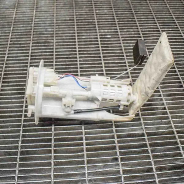 Brandstofpomp TOYOTA YARIS (_P13_) 1.0L 2015 777040D070 image 3