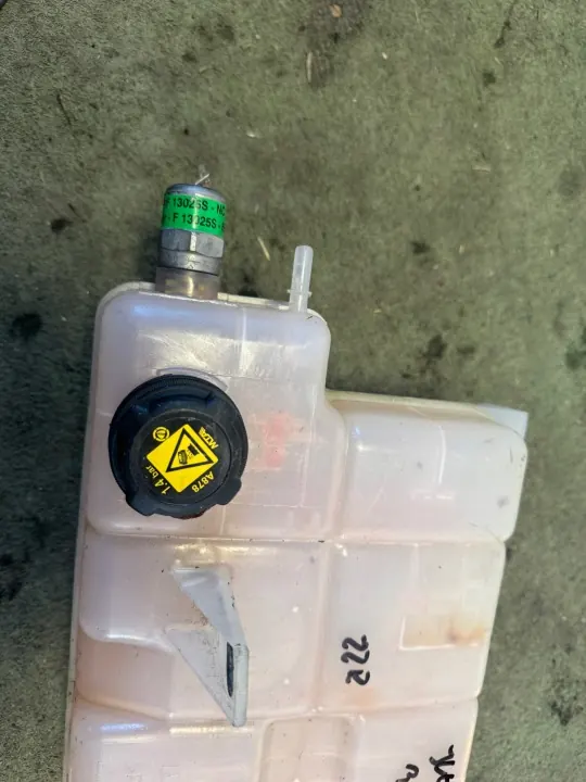 Tanque de expansão OEM 18697 para IVECO DAILY VI 3.0 HPI image 5