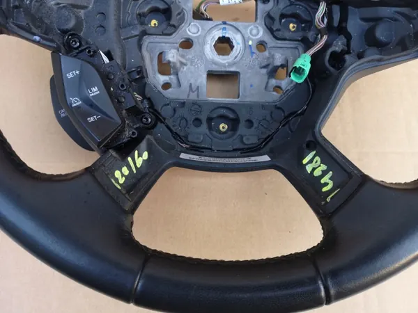 Volante Cuero FORD KUGA MK2 13-16 OEM con Control image 3