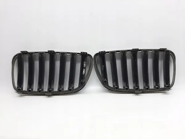 BMW X3 E83N Grill Grille Right 4M0265105D image 4