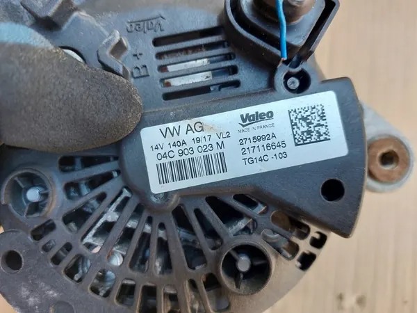 Volkswagen Alternaattori OE 04C903023M image 2