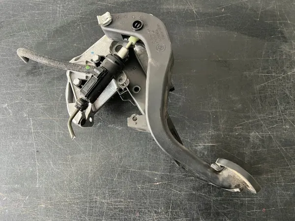 Kupplungspedal & Bremsenpumpe OEM 6778977 BMW 3 E90/E91 image 3
