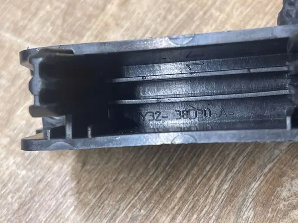 Land Rover konsolin kiinnike OEM HY3238D30A image 4