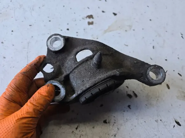 Soporte de viga de eje Opel Astra K OEM 39029212 image 2