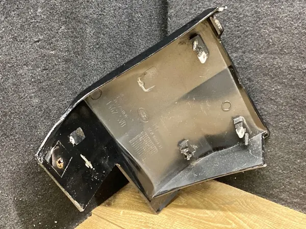 Land Rover Discovery 5 Framstänkskydd OEM HY3M16D054AA image 4