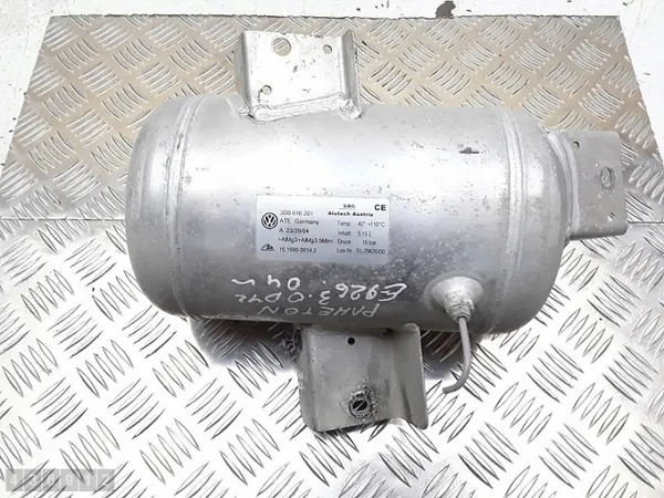 VW Phaeton Luftfederung Tank OEM 3D0616201 image 2