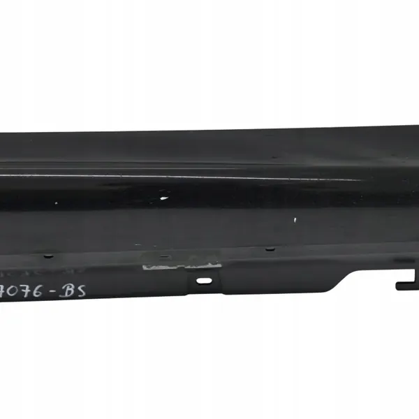 BMW OEM 8067076 Faldón Derecho M-Package image 9