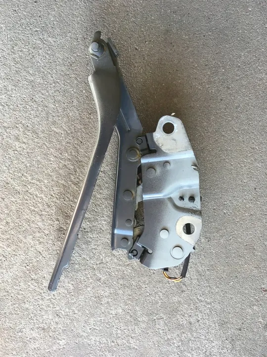 Motorhuv Hängare med Patron VW Tiguan image 2