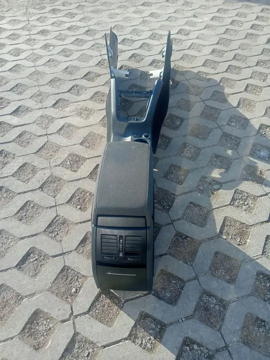 Accoudoir console centrale Skoda Octavia II OEM 1Z1863241 image 5