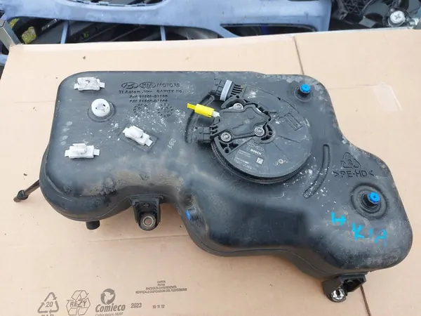 Réservoir AdBlue Hyundai Tucson TL 31550D3900 image 2