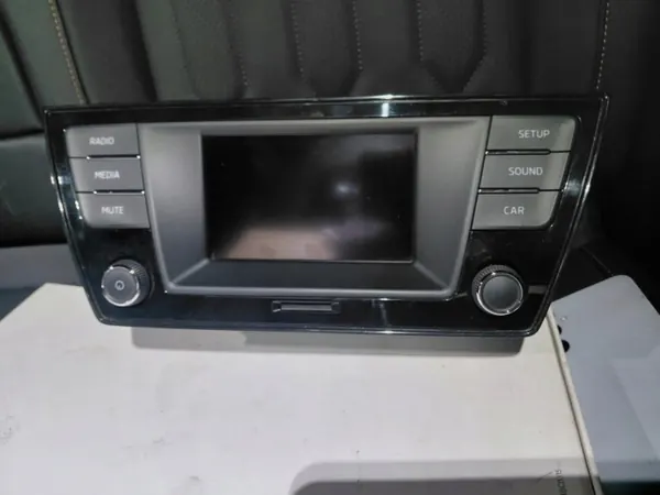 Radio avec navigation Skoda Fabia III OEM 6V0035867E image 2