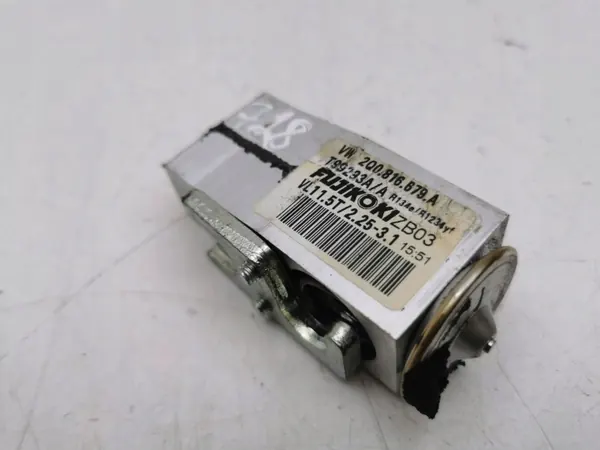 Válvula de expansão A/C Audi A1 2019 OEM 2Q08166679A image 3