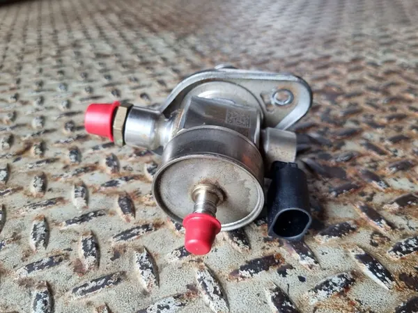 Kraftstoffpumpen Volkswagen Tiguan Allspace 2018 OEM 06G127028D image 3