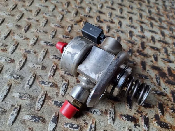 Kraftstoffpumpen Volkswagen Tiguan Allspace 2018 OEM 06G127028D image 4