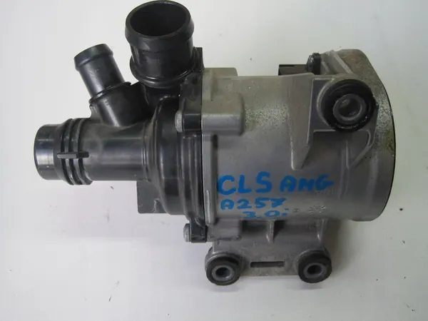 Vattenpump Mercedes CLS 257 AMG 3.0i A2562000500 image 2