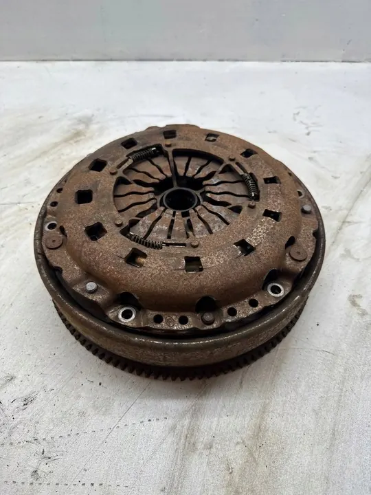 BMW E87 E90 E92 16i 20i Kaksimassainen Flywheel 7560876 image 2