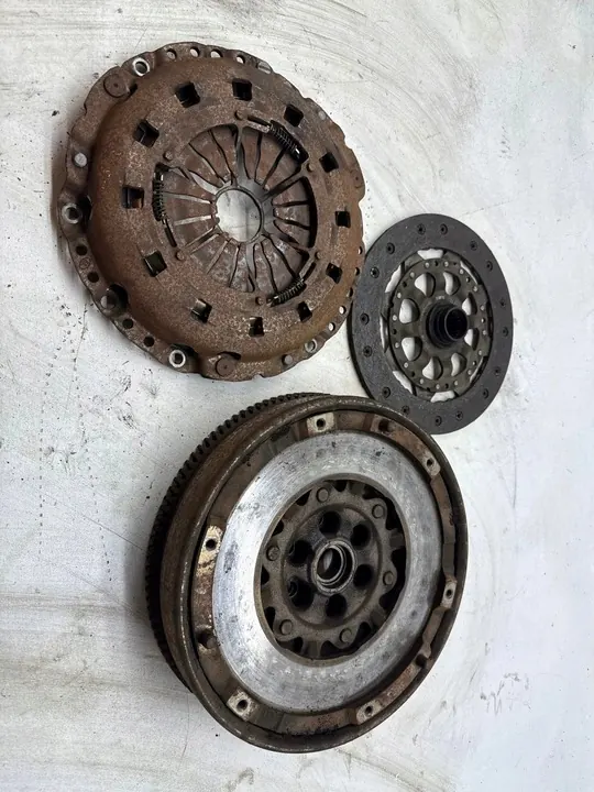 BMW E87 E90 E92 16i 20i Kaksimassainen Flywheel 7560876 image 3