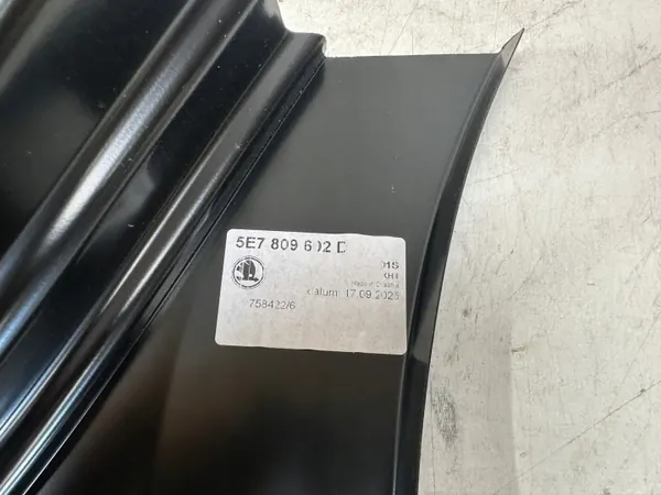 Skoda Octavia 4 Hinterer Rechter Schweller OEM 5E7809602D image 8