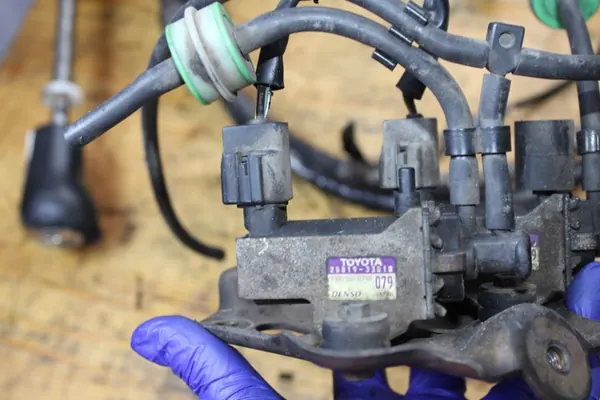 Válvula de Controle de Turbo Yaris I 1.4 D4D 25819-33010 image 10