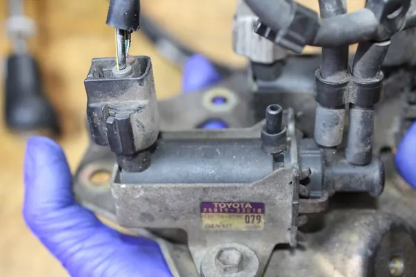 Válvula de Controle de Turbo Yaris I 1.4 D4D 25819-33010 image 2