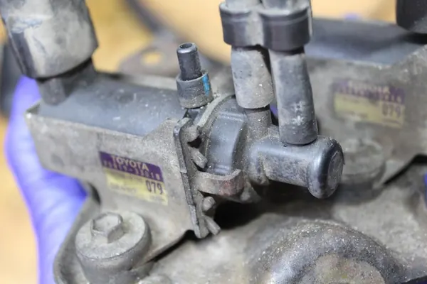 Válvula de Controle de Turbo Yaris I 1.4 D4D 25819-33010 image 3