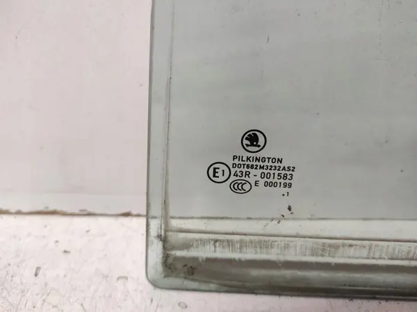 Skoda Fabia II Hintere Linke Kleine Scheibe OEM RTEKO PAW1026 image 3