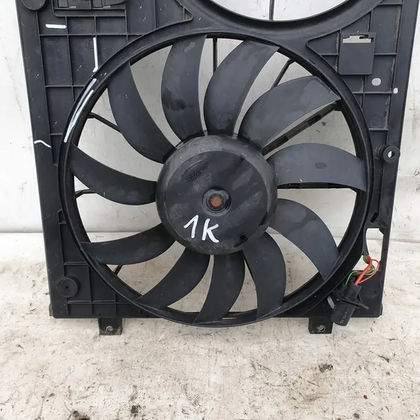 VW Touran 2.0 TDI Fläkt 1K0121207N image 2