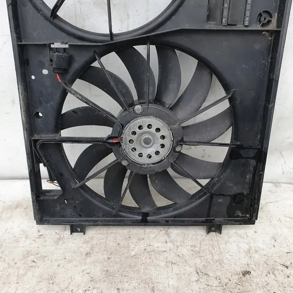 VW Touran 2.0 TDI Fläkt 1K0121207N image 8