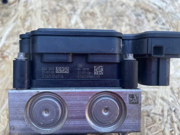 Renault OE Servopumpe OEM 2265106516 image 3